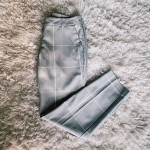 ✨Express white and Grey stripped slacks✨